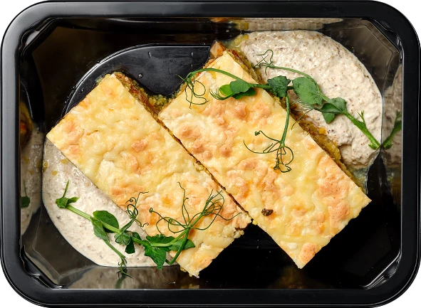 Блюдо: Кукурузная запеканка с мясом птицы с грибным соусом