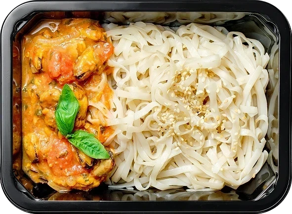 Блюдо: Соте из мидий в соусе Маринара, Лапша удон с кунжутом