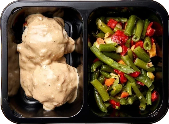 Блюдо: Фасоль стручковая с овощным тар-таром, Ежики из...