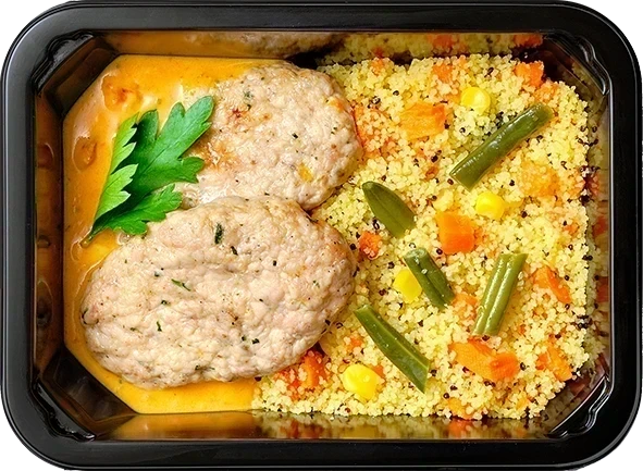 Блюдо: Кюфта-кебаб с пряным соусом, Кус-кус с овощами и киноа