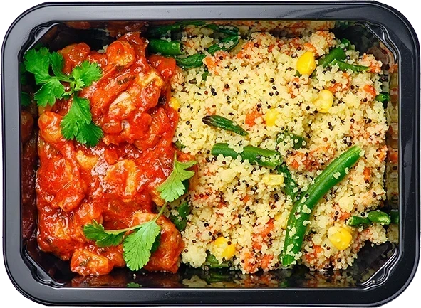 Блюдо: Цыпленок в соусе Тандури с изюмом, Кус-кус с овощами и киноа